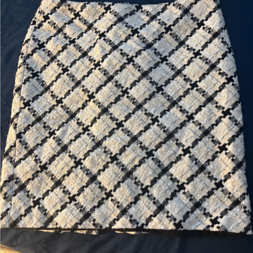 White House Black Market Black and Cream Pencil Skirt
